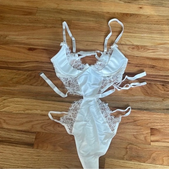 Victoria Secret - Picture 3 of 6